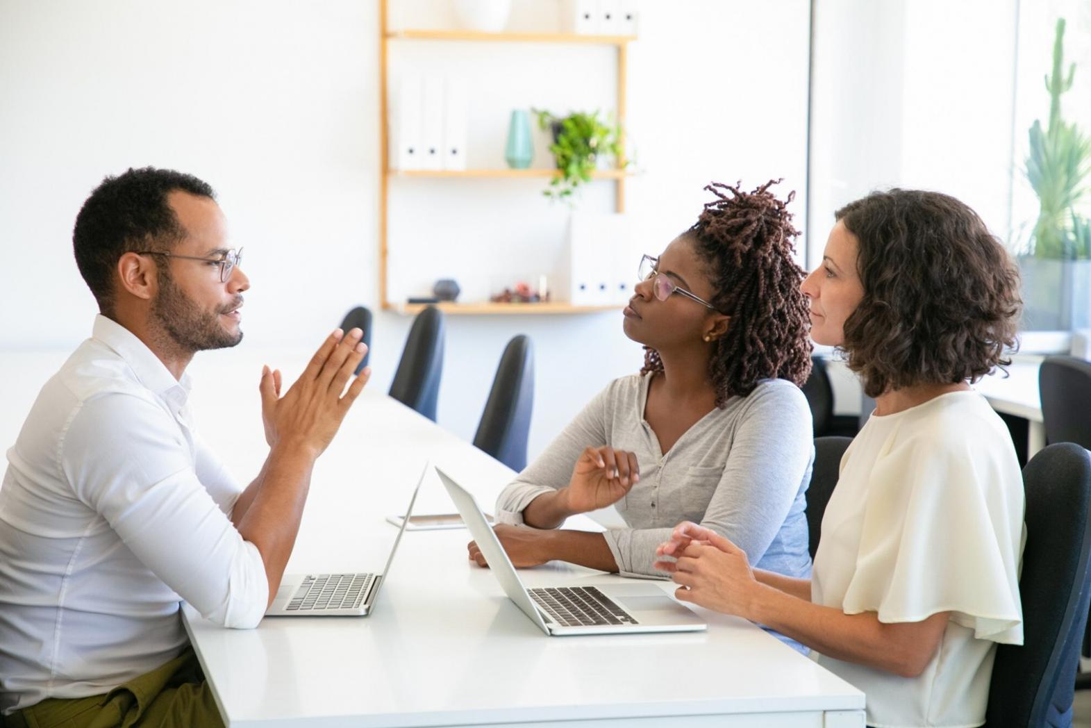Proceso de análisis financiero personalizado en lusenthaliq